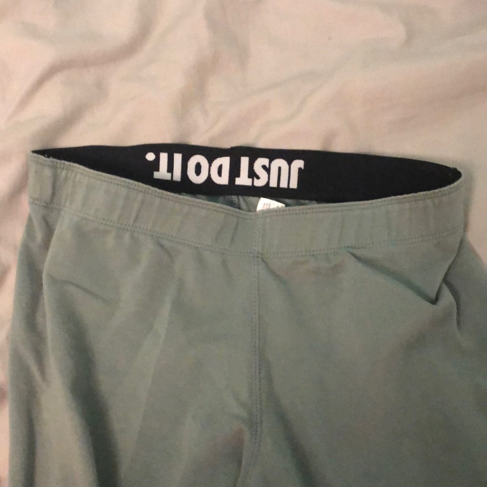 Olive Nike Leggings w Nike Label